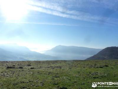 Parques Naturales Urbasa-Andía y Aralar - Nacedero del Urederra; senderos viajes y turismo